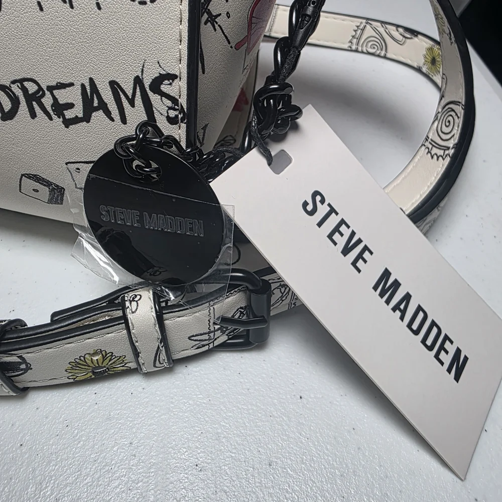 Steve Madden White Crossbody Bag with Multicolor Doodle Grafitte Print - Picture 3 of 8